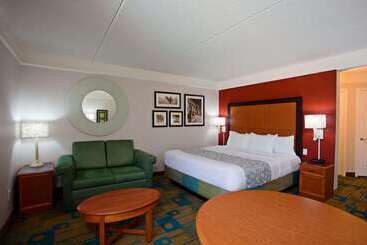 هتل La Quinta By Wyndham Winston Salem