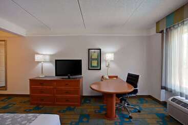 هتل La Quinta By Wyndham Winston Salem