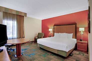 هتل La Quinta By Wyndham Winston Salem