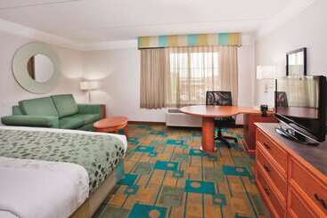 هتل La Quinta By Wyndham Winston Salem