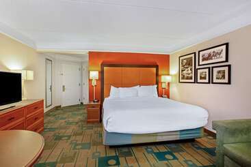 هتل La Quinta By Wyndham Winston Salem