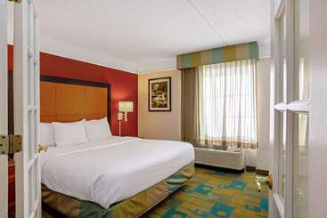 هتل La Quinta By Wyndham Winston Salem