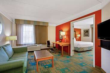هتل La Quinta By Wyndham Winston Salem