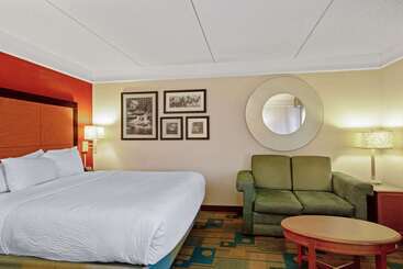 هتل La Quinta By Wyndham Winston Salem