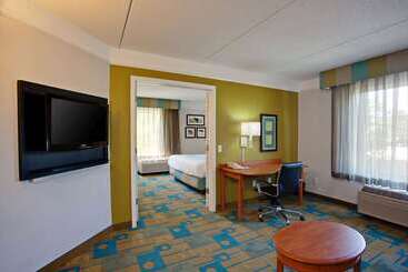 هتل La Quinta By Wyndham Winston Salem