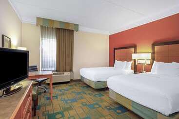 هتل La Quinta By Wyndham Winston Salem