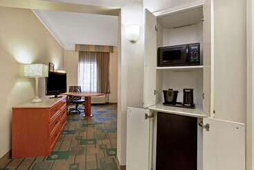 هتل La Quinta By Wyndham Winston Salem