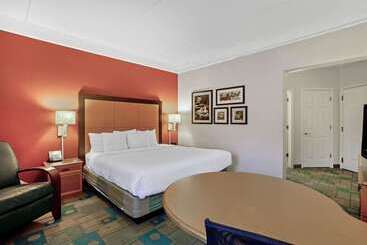 هتل La Quinta By Wyndham Winston Salem