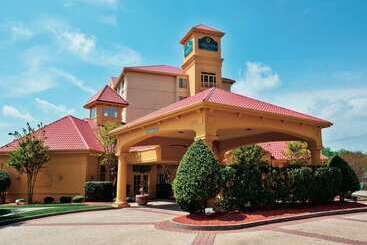 هتل La Quinta By Wyndham Winston Salem
