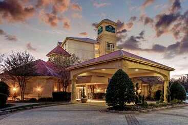 هتل La Quinta By Wyndham Winston Salem