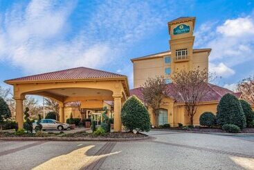 هتل La Quinta By Wyndham Winston Salem