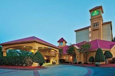 هتل La Quinta By Wyndham Winston Salem