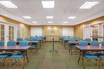 هتل La Quinta By Wyndham Winston Salem