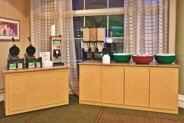 هتل La Quinta By Wyndham Winston Salem