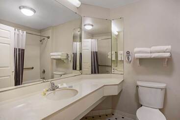 هتل La Quinta By Wyndham Winston Salem