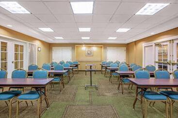 هتل La Quinta By Wyndham Winston Salem