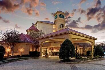 هتل La Quinta By Wyndham Winston Salem
