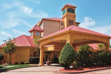 هتل La Quinta By Wyndham Winston Salem