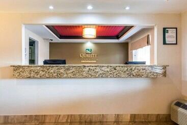 هتل Quality Inn & Suites University Airport