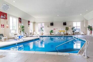 هتل Quality Inn & Suites University Airport