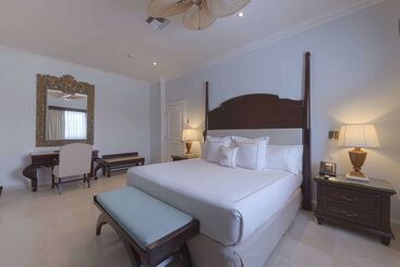 هتل Royal Hideaway Playacar All Inclusive Adults Only Resort