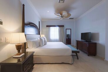 هتل Royal Hideaway Playacar All Inclusive Adults Only Resort