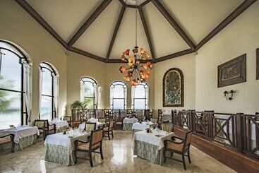 هتل Royal Hideaway Playacar All Inclusive Adults Only Resort