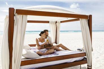 هتل Royal Hideaway Playacar All Inclusive Adults Only Resort