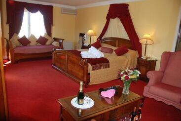 هتل The 19th Golf Lodge