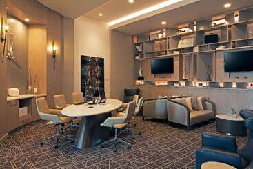 هتل The Commerce Casino &