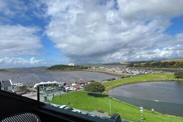 هتل Westport Coast