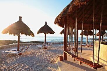 استراحتگاه Bahia Principe Luxury Akumal - All Inclusive