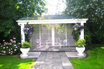 Templemore Arms Hotel