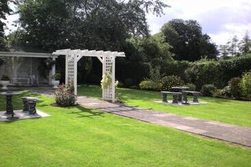 Templemore Arms Hotel