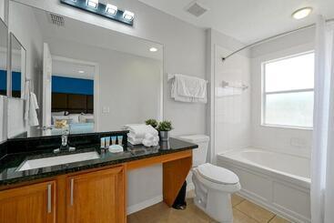 Regal Oaks Resort Vacation Townhomes By Idiliq   Free Private Hot Tub!