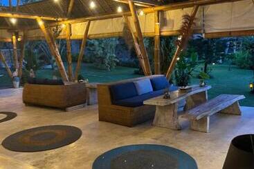 تختخواب و صبحانه Coco Verde Bali Resort