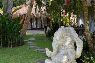 تختخواب و صبحانه Coco Verde Bali Resort