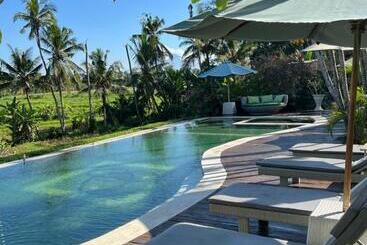 تختخواب و صبحانه Coco Verde Bali Resort