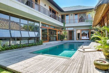 住宿加早餐  Zin Berawa Villas & Bungalow