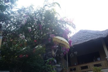 تختخواب و صبحانه Om Shanti Cottages