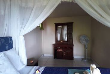 تختخواب و صبحانه Om Shanti Cottages