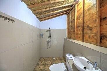 تختخواب و صبحانه Raja Bungalow By Wizzela