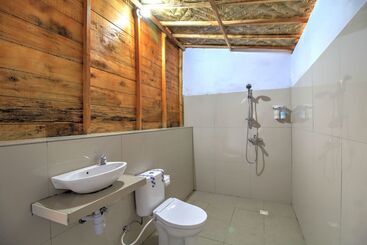 تختخواب و صبحانه Raja Bungalow By Wizzela