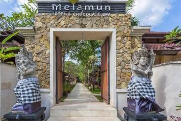 هتل Melamun