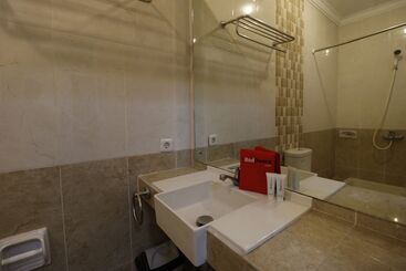 Отель Urbanview De Dharmawangsa Suite