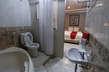 Отель Urbanview De Dharmawangsa Suite