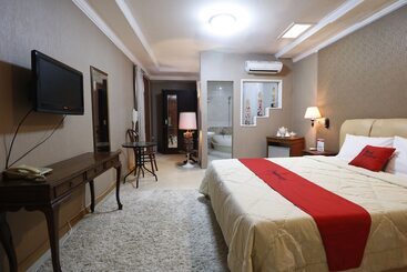 Отель Urbanview De Dharmawangsa Suite