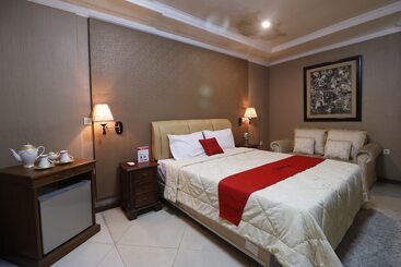 Отель Urbanview De Dharmawangsa Suite