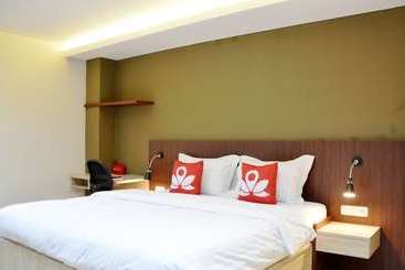 هتل Zen Rooms Residence 12 Cipete