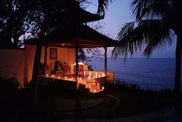 민박 Teluk Indah Beach & Pool Villa